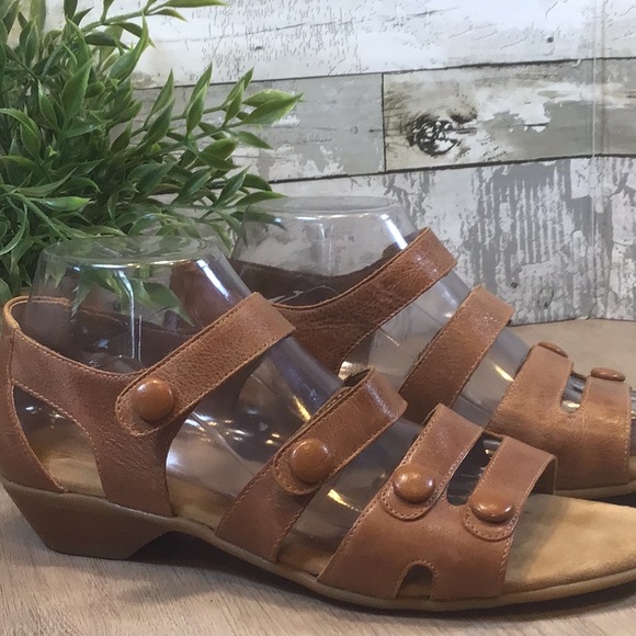 Comfortiva | Shoes | Comfortiva Womens Cardinale Brown Reading Gladiator Sandals  Size Narrow | Poshmark